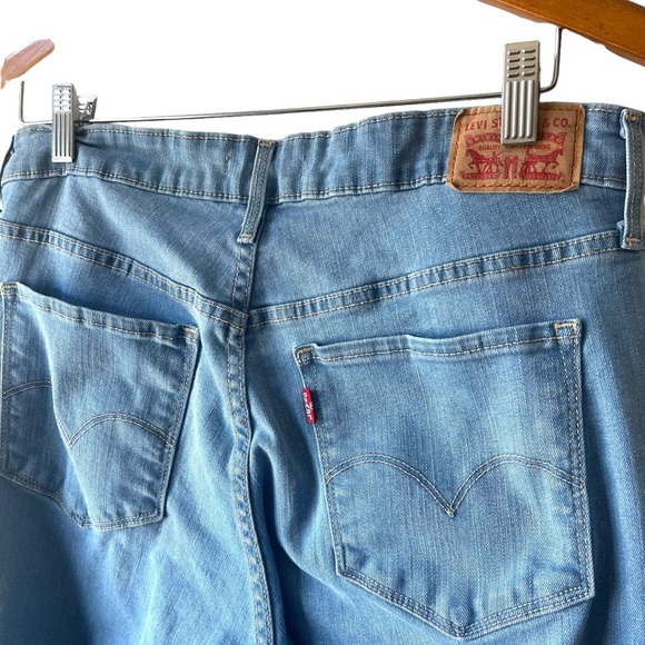 Levi's Women's 314 Shaping Straight Jeans Size 16W Medium Wash Denim Blue​ - Picture 3 of 5